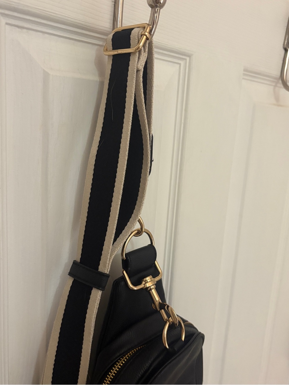 Universal Thread Sling Pack Crossbody Bag - Picture 10 of 13